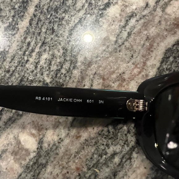 Ray-Ban Black Sunglasses Sleek Design with Protective Lenses - Picture 3 of 5